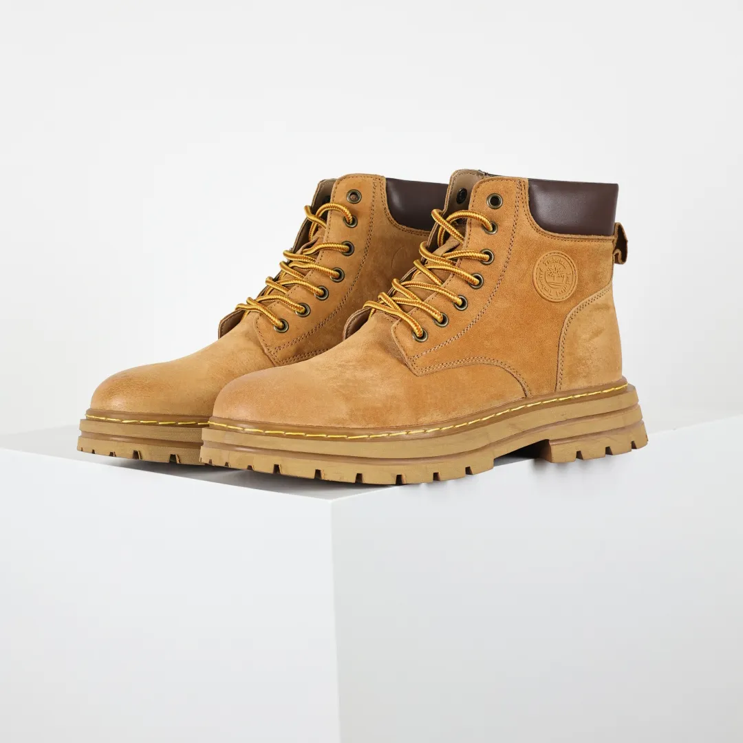 Copy price 💰620 Core recommendation Good price 🚀Timberland Timberland outdoor high-top casual rhubarb boots series #Guangdong Dachang quality Original box original packaging #25ss new style Fashion and trend matching The fabric is made of Italian 🇮🇹 top frosted fine-grained cowhide with anti-odor and anti-corrosion genuine leather latex insoles. The outsole and hardware are all made from OEM raw materials. They are the same as the original Goodyear never-opening process. Good products do not kill pigs. The quality of the first order is strictly controlled. Exclusively released on the entire network. The quality is beyond doubt. The whole set of official website unified packaging gives you a perfect wearing experience. The quality is exquisite and durable. A must-have for sportsmen. Specially designed to prevent handsomeness. High-quality and first-class foot feel. This winter, it is specially used for cold protection and outdoor use. Daily casual matching. Size: 39 40 41 42 43 44 (leather shoe size)